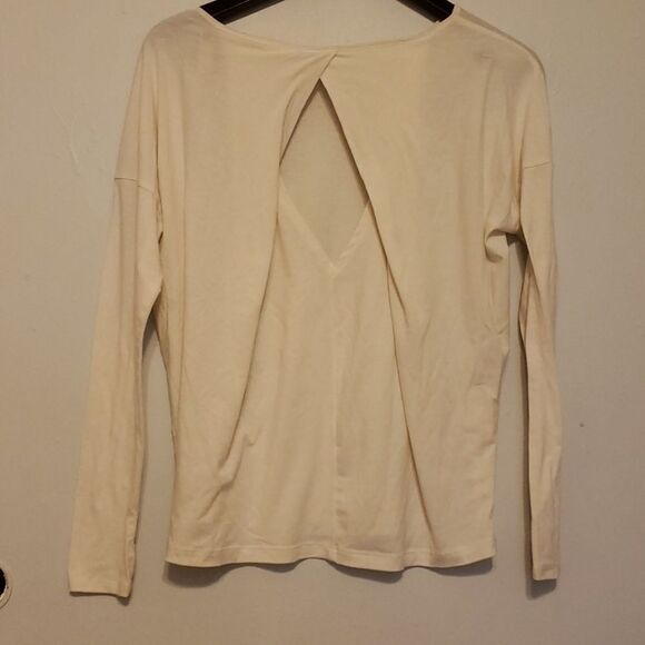 - Onzie flow top size small. - Picture 1 of 5